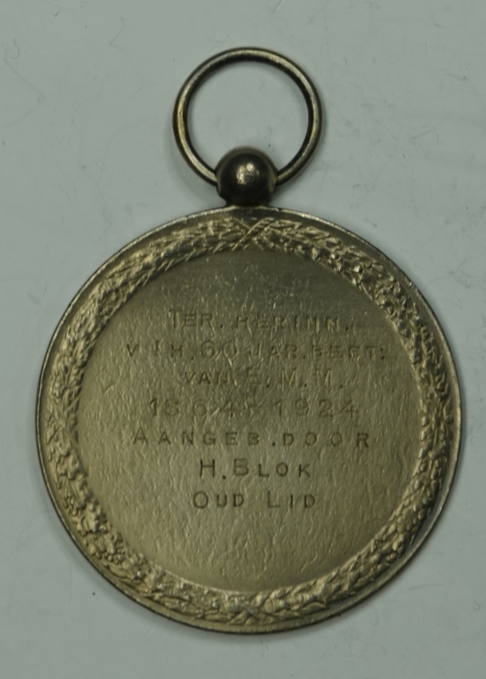 kruiningen60jaaremmaangebodendoorhblokoudlidemmmedaillesenaandenkens127a.jpg